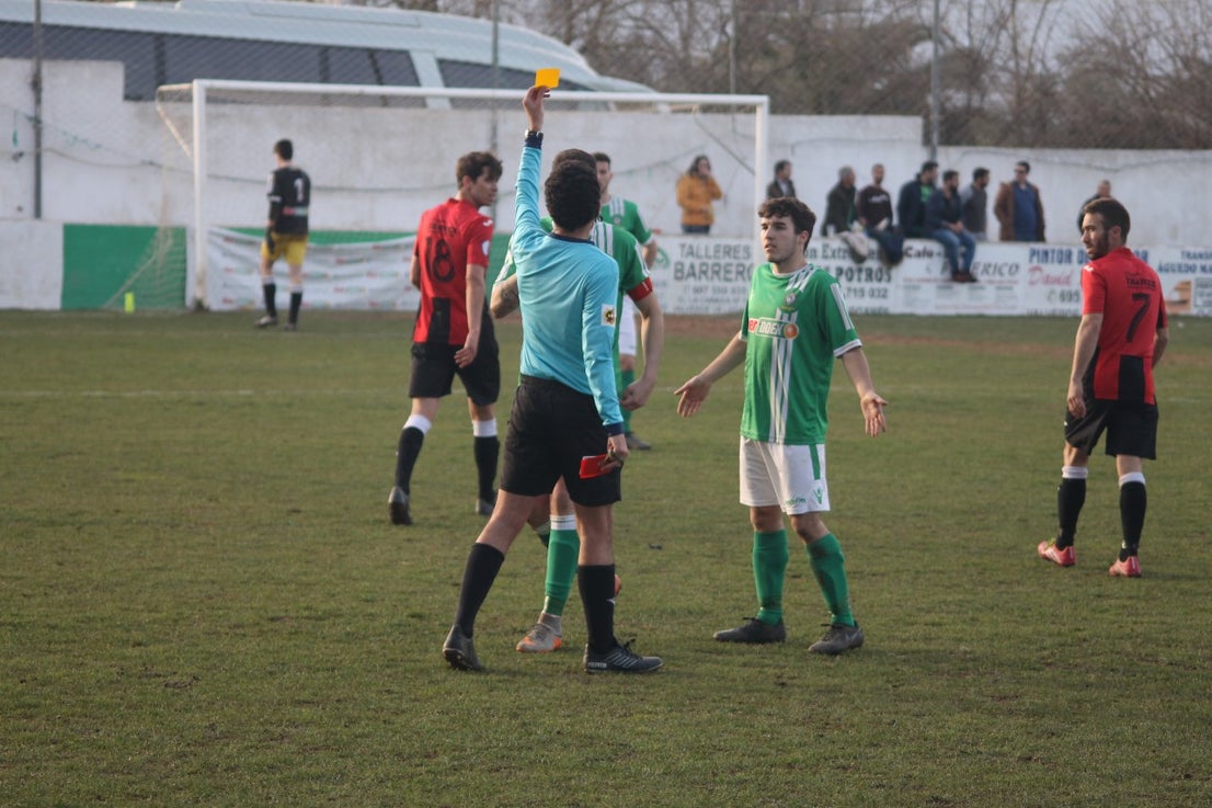 Imágenes del encuentro de la vigesimoquinta jornada de liga de Tercera División, disputado en el Municipal de San Roque, y que finalizó por 2-1 (17-02-2019)