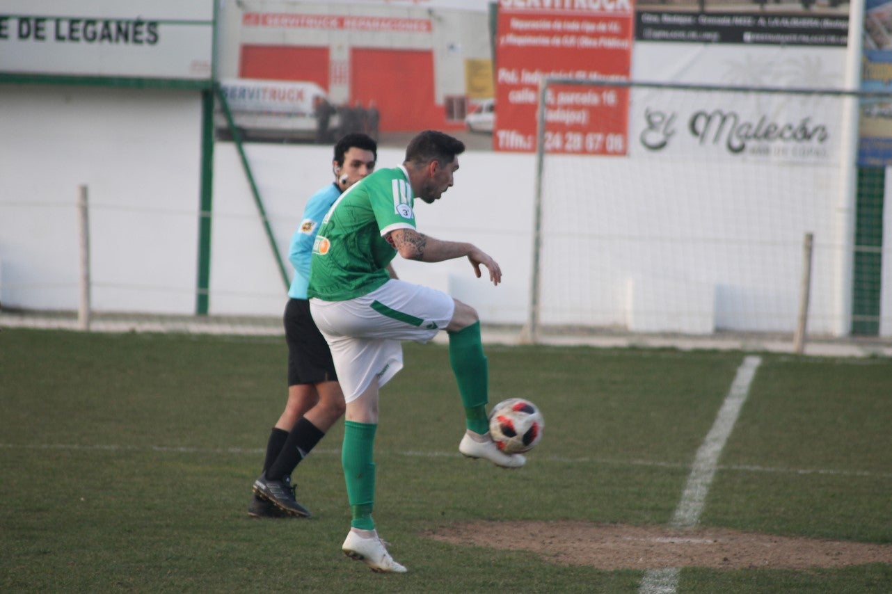 Imágenes del encuentro de la vigesimoquinta jornada de liga de Tercera División, disputado en el Municipal de San Roque, y que finalizó por 2-1 (17-02-2019)