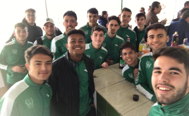 Celebración de los valverdeños tras el 6-0