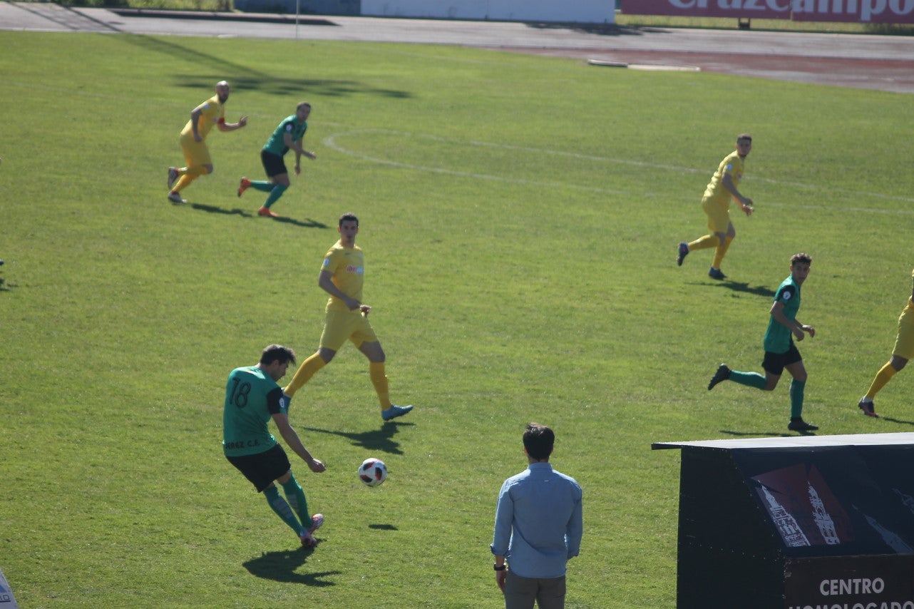 Imágenes del encuentro de la vigesimosexta joranda de liga de Tercera División, disputado en Jerez de los Caballeros y que acabó (24-22-2019)
