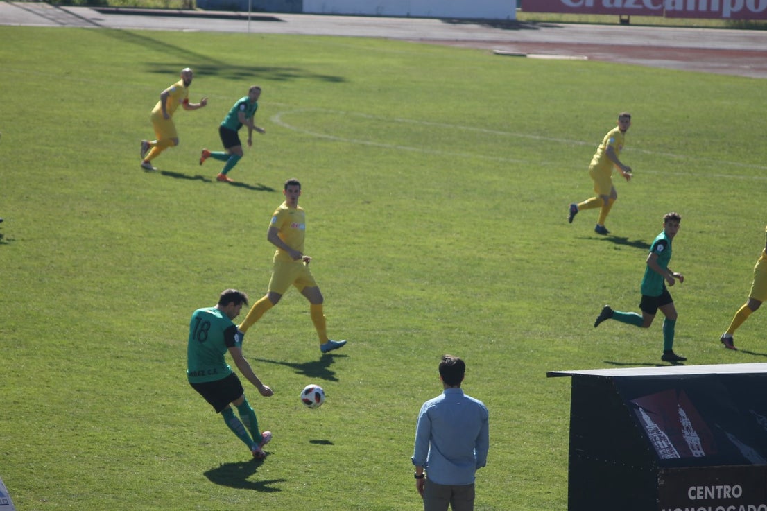 Imágenes del encuentro de la vigesimosexta joranda de liga de Tercera División, disputado en Jerez de los Caballeros y que acabó (24-22-2019)