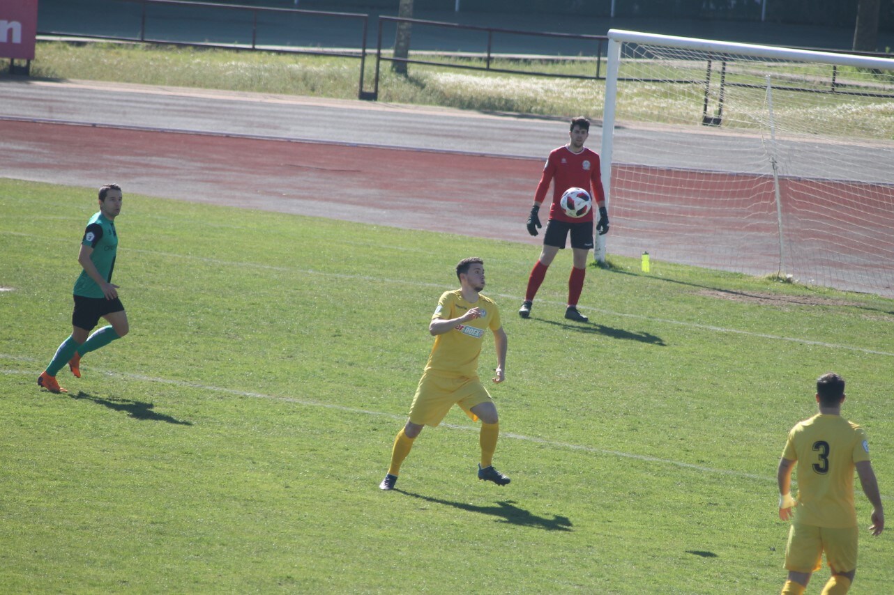 Imágenes del encuentro de la vigesimosexta joranda de liga de Tercera División, disputado en Jerez de los Caballeros y que acabó (24-22-2019)