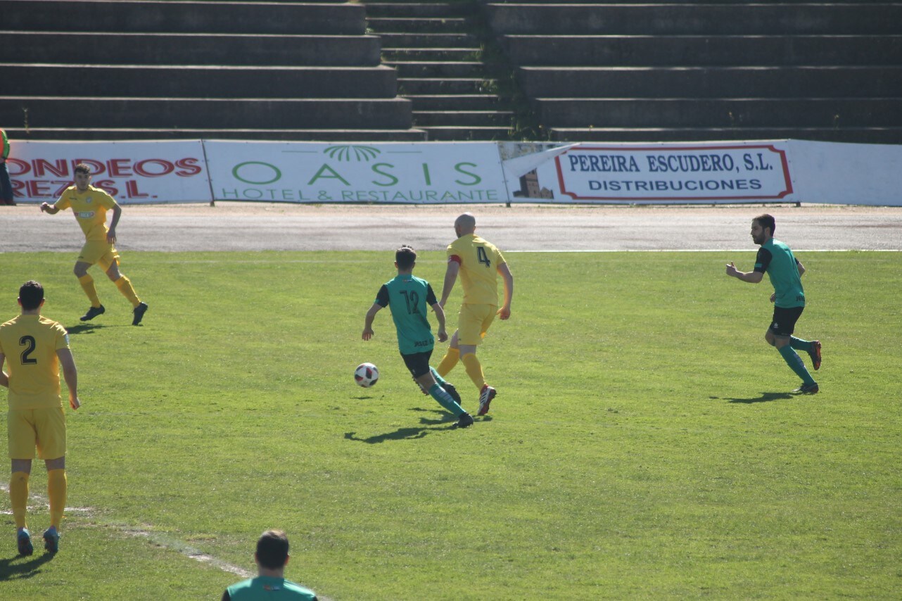 Imágenes del encuentro de la vigesimosexta joranda de liga de Tercera División, disputado en Jerez de los Caballeros y que acabó (24-22-2019)