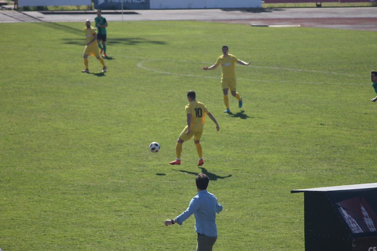 Imágenes del encuentro de la vigesimosexta joranda de liga de Tercera División, disputado en Jerez de los Caballeros y que acabó (24-22-2019)