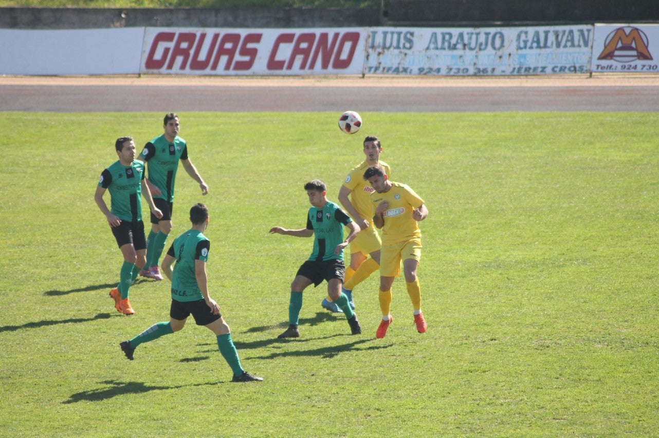 Imágenes del encuentro de la vigesimosexta joranda de liga de Tercera División, disputado en Jerez de los Caballeros y que acabó (24-22-2019)