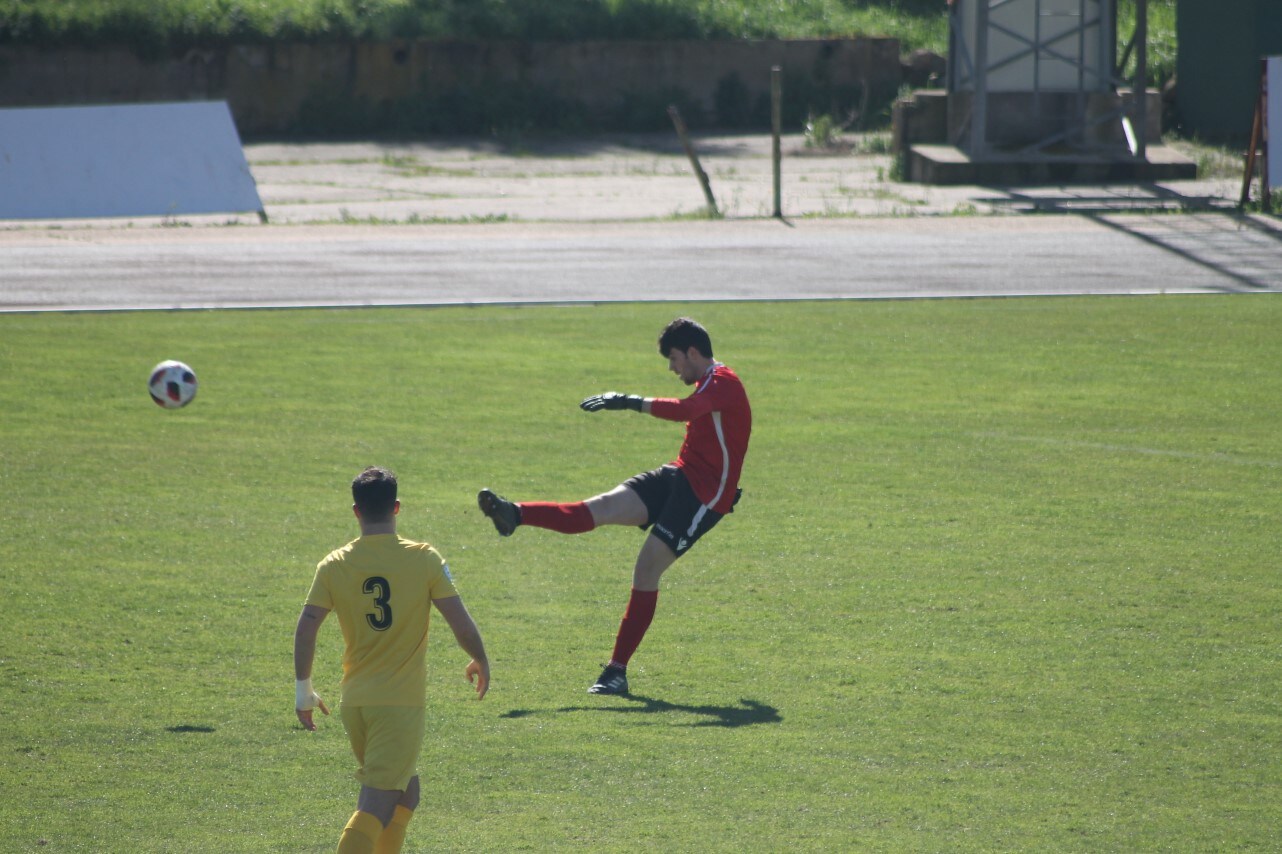 Imágenes del encuentro de la vigesimosexta joranda de liga de Tercera División, disputado en Jerez de los Caballeros y que acabó (24-22-2019)