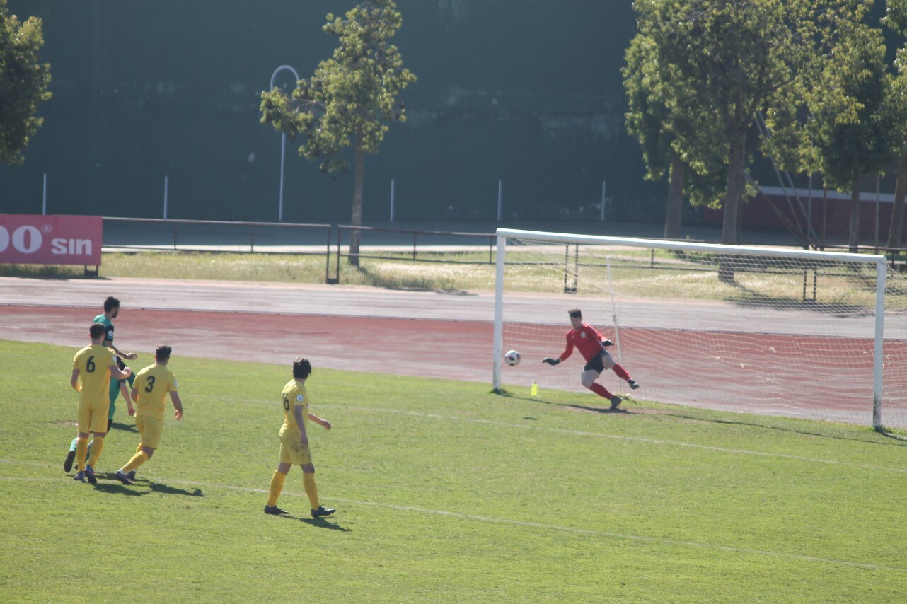 Imágenes del encuentro de la vigesimosexta joranda de liga de Tercera División, disputado en Jerez de los Caballeros y que acabó (24-22-2019)