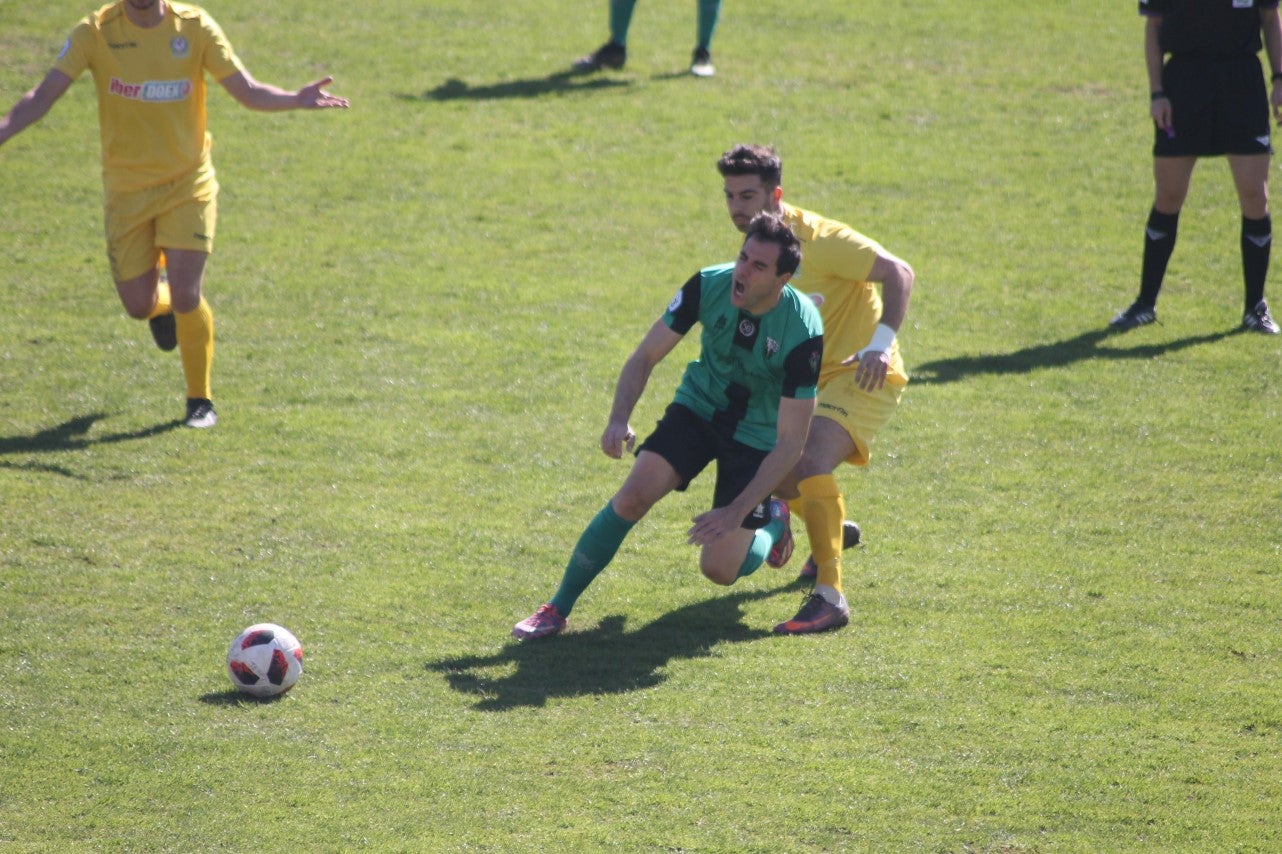 Imágenes del encuentro de la vigesimosexta joranda de liga de Tercera División, disputado en Jerez de los Caballeros y que acabó (24-22-2019)