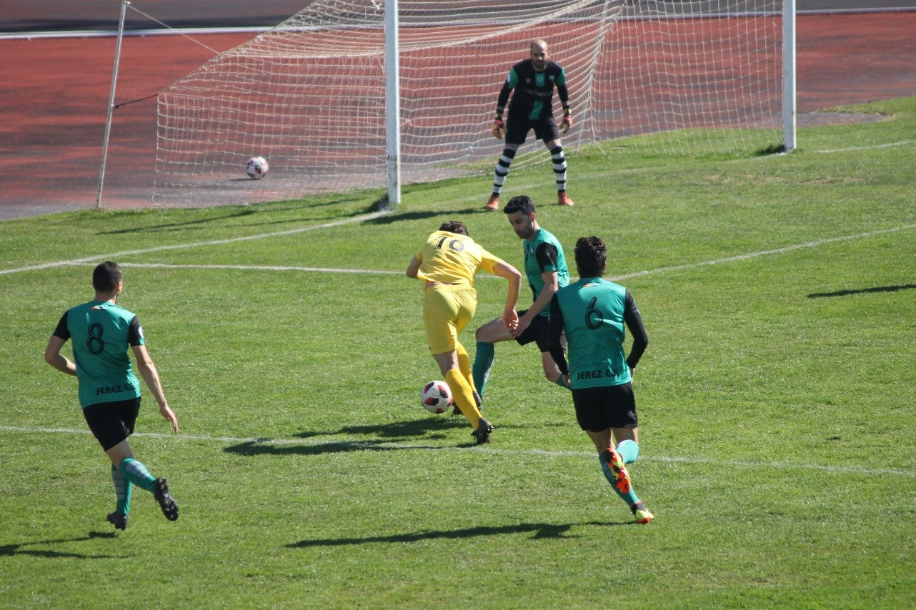 Imágenes del encuentro de la vigesimosexta joranda de liga de Tercera División, disputado en Jerez de los Caballeros y que acabó (24-22-2019)