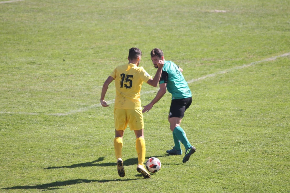 Imágenes del encuentro de la vigesimosexta joranda de liga de Tercera División, disputado en Jerez de los Caballeros y que acabó (24-22-2019)