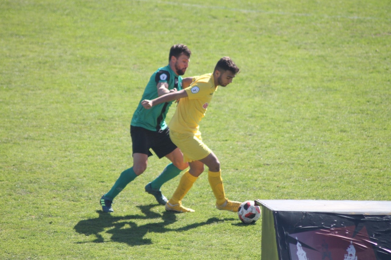 Imágenes del encuentro de la vigesimosexta joranda de liga de Tercera División, disputado en Jerez de los Caballeros y que acabó (24-22-2019)