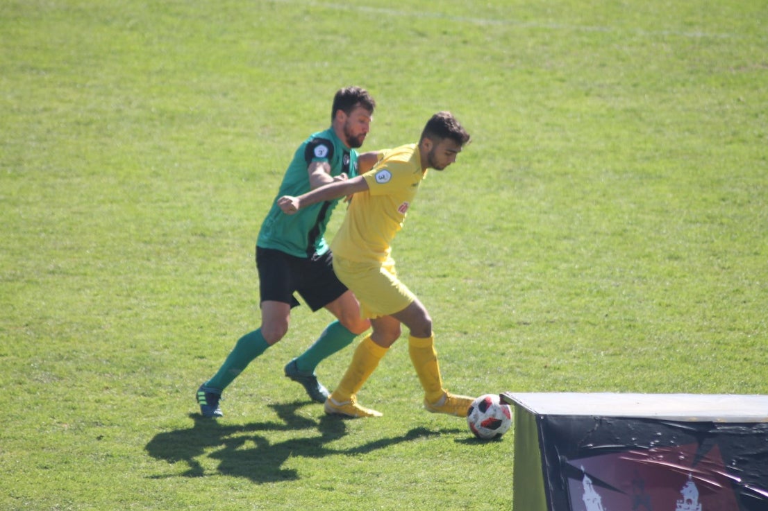 Imágenes del encuentro de la vigesimosexta joranda de liga de Tercera División, disputado en Jerez de los Caballeros y que acabó (24-22-2019)