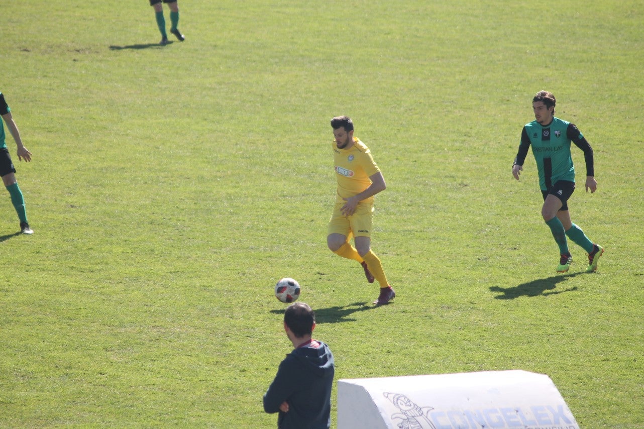 Imágenes del encuentro de la vigesimosexta joranda de liga de Tercera División, disputado en Jerez de los Caballeros y que acabó (24-22-2019)