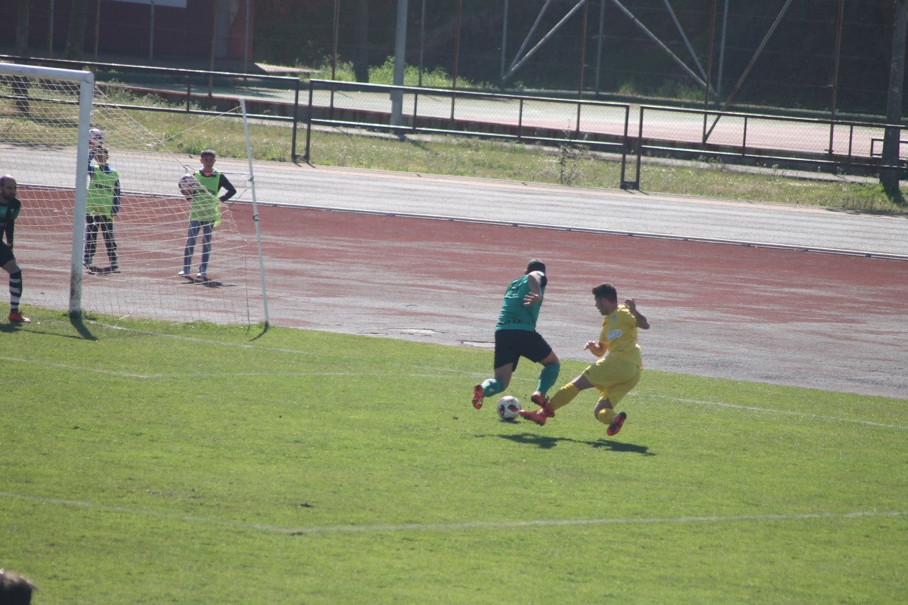 Imágenes del encuentro de la vigesimosexta joranda de liga de Tercera División, disputado en Jerez de los Caballeros y que acabó (24-22-2019)