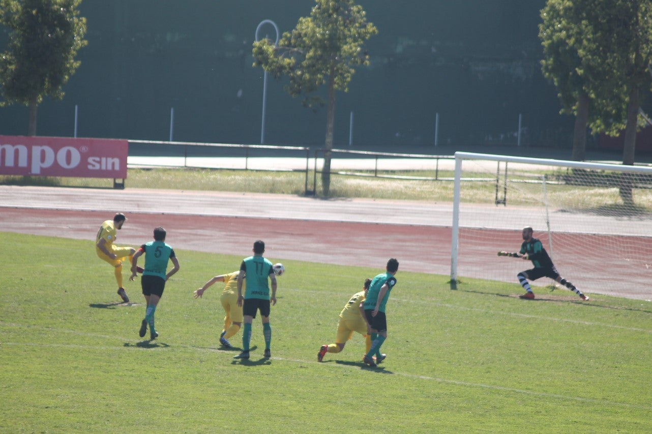 Imágenes del encuentro de la vigesimosexta joranda de liga de Tercera División, disputado en Jerez de los Caballeros y que acabó (24-22-2019)
