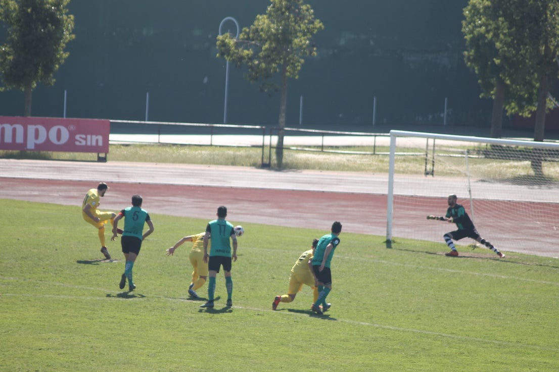 Imágenes del encuentro de la vigesimosexta joranda de liga de Tercera División, disputado en Jerez de los Caballeros y que acabó (24-22-2019)