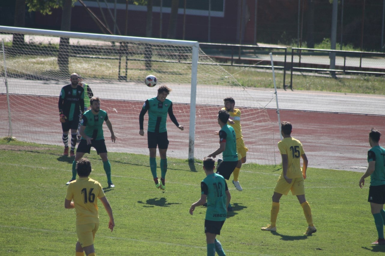 Imágenes del encuentro de la vigesimosexta joranda de liga de Tercera División, disputado en Jerez de los Caballeros y que acabó (24-22-2019)