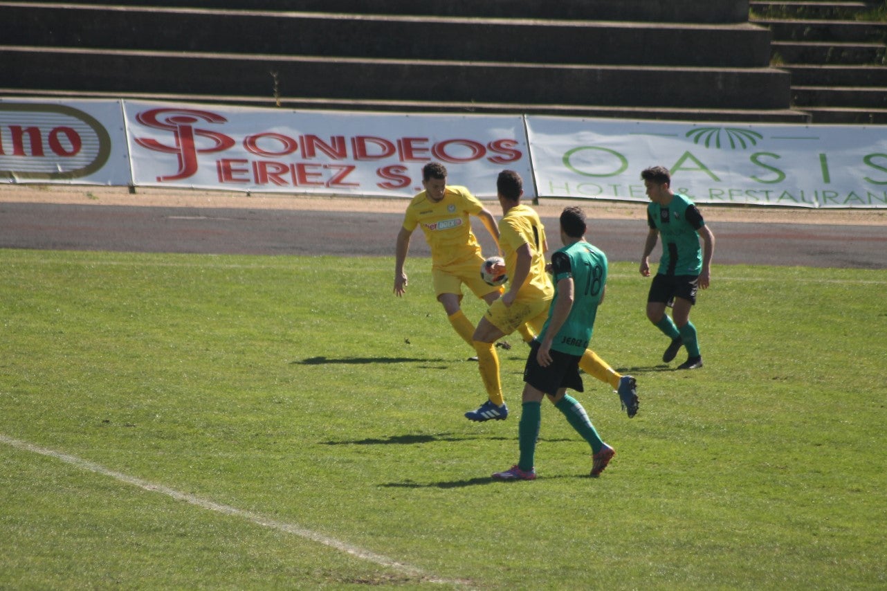 Imágenes del encuentro de la vigesimosexta joranda de liga de Tercera División, disputado en Jerez de los Caballeros y que acabó (24-22-2019)