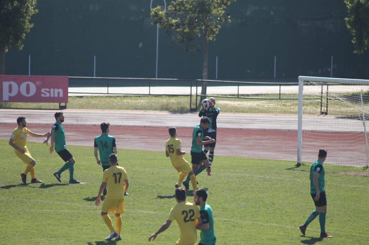 Imágenes del encuentro de la vigesimosexta joranda de liga de Tercera División, disputado en Jerez de los Caballeros y que acabó (24-22-2019)