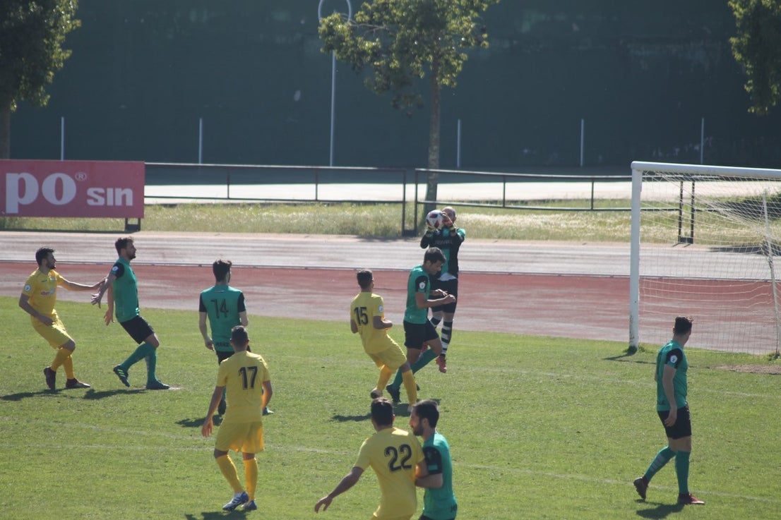 Imágenes del encuentro de la vigesimosexta joranda de liga de Tercera División, disputado en Jerez de los Caballeros y que acabó (24-22-2019)