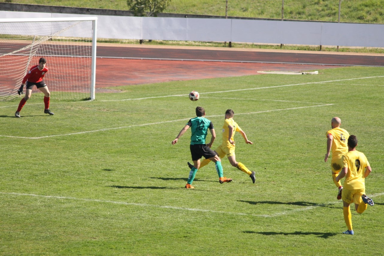 Imágenes del encuentro de la vigesimosexta joranda de liga de Tercera División, disputado en Jerez de los Caballeros y que acabó (24-22-2019)