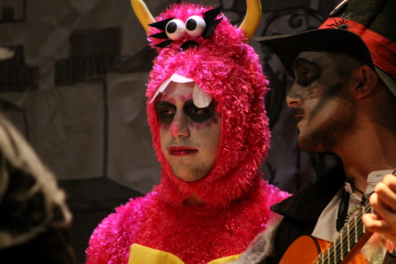 Actuación de Los Camuñas en el Concurso de Murgas del Carnaval de Valverde de Leganés 2019 (01-03-2019)