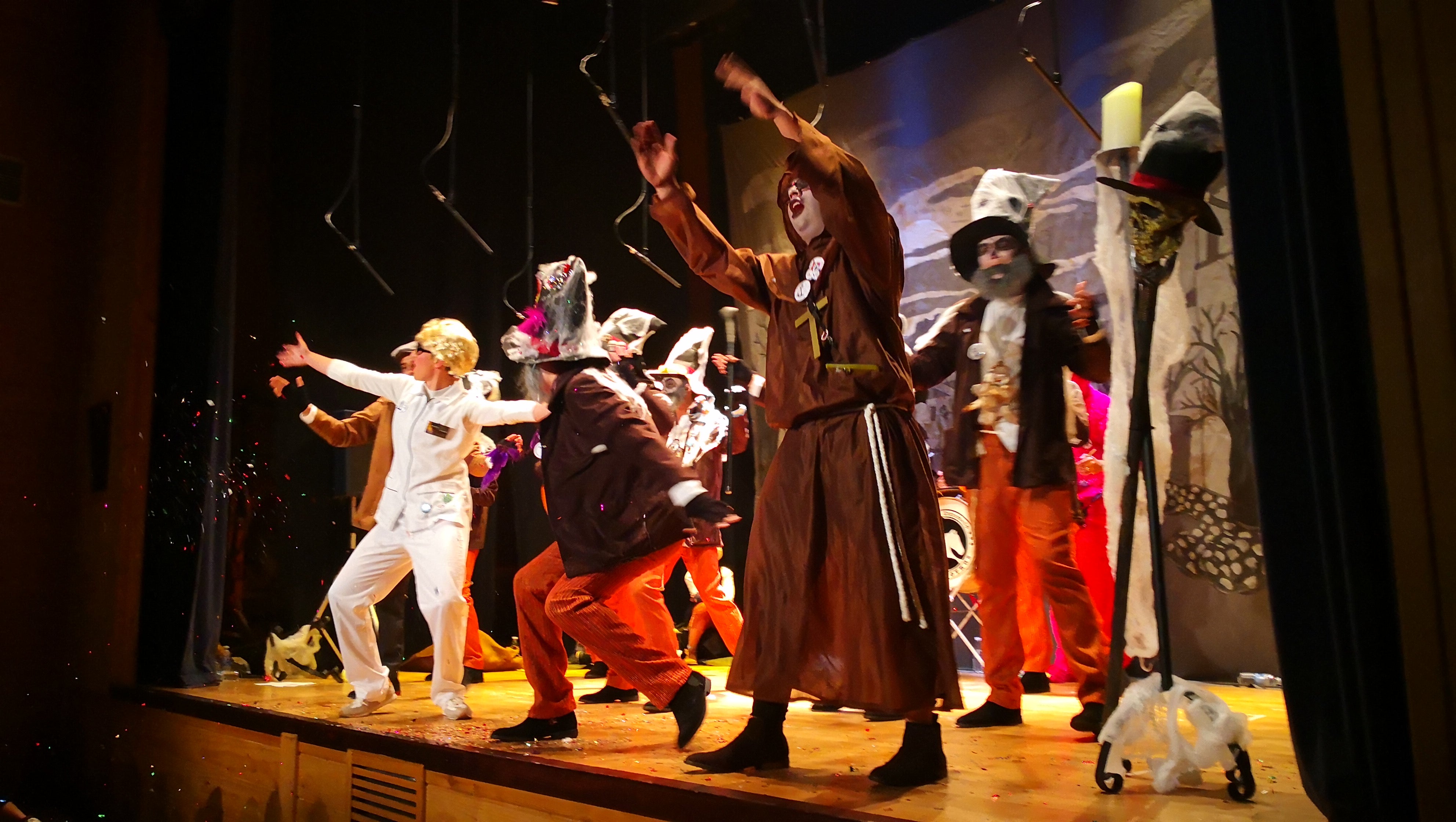 Actuación de Los Camuñas en el Concurso de Murgas del Carnaval de Valverde de Leganés 2019 (01-03-2019)