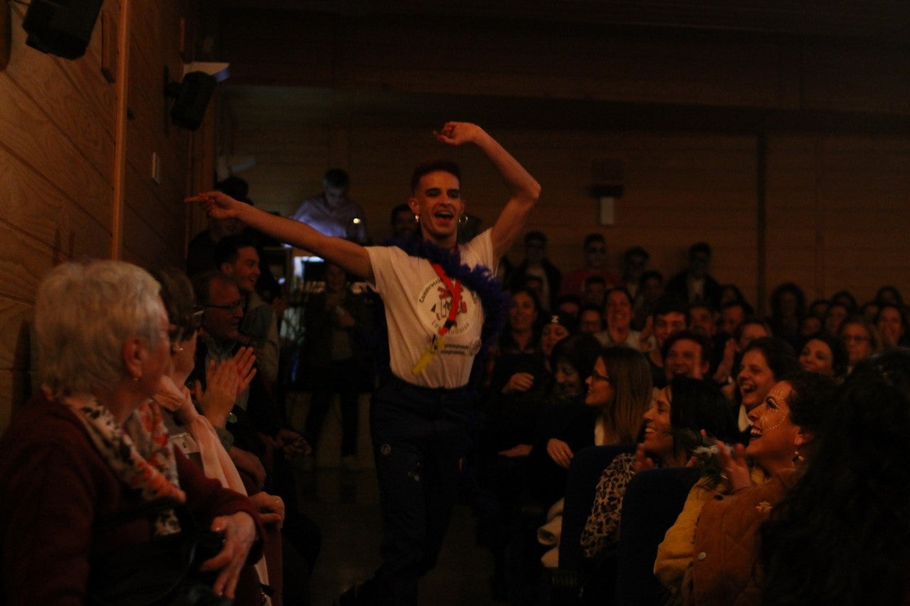 Actuación de Los Titiriteros en el Concurso de Murgas del Carnaval de Valverde de Leganés 2019 (01-03-2019)