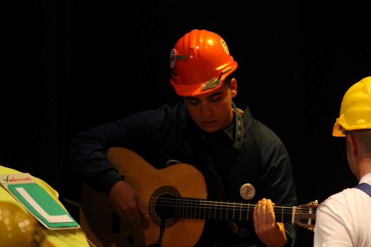 Actuación de Los Titiriteros en el Concurso de Murgas del Carnaval de Valverde de Leganés 2019 (01-03-2019)