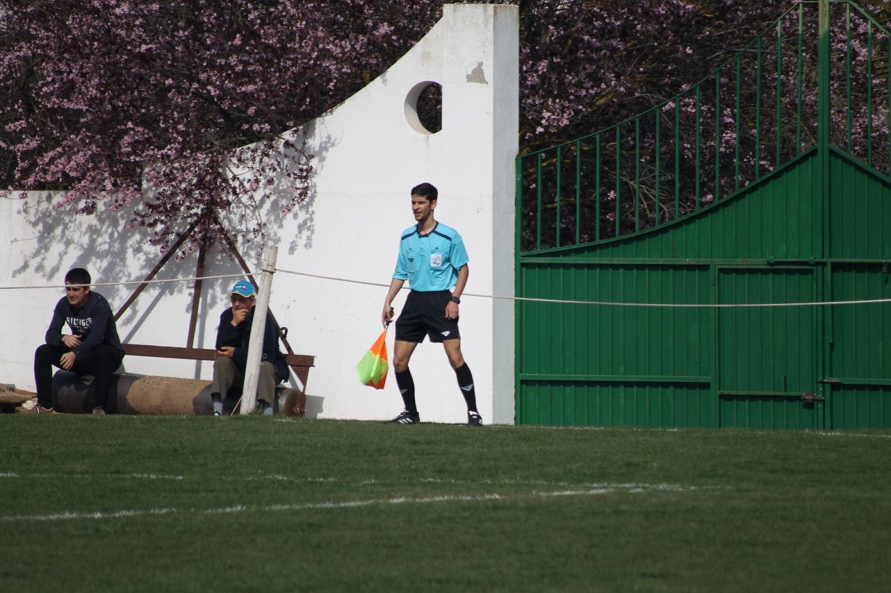Imágenes del encuentro correspondiente a la vigesimoséptima jornada de liga de Tercera División disputado en el Municipal de San Roque, que acabó 3-2 (03-03-2019)