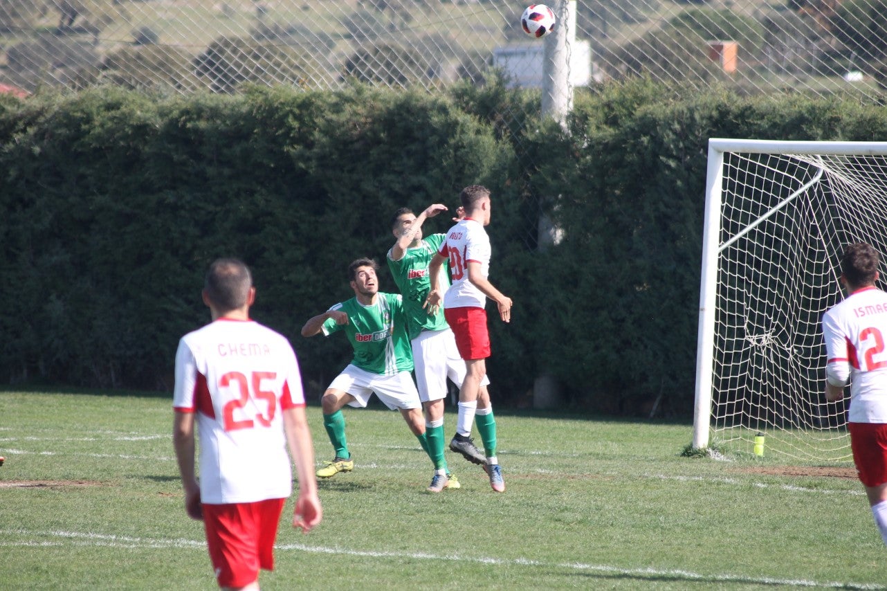 Imágenes del encuentro correspondiente a la vigesimoséptima jornada de liga de Tercera División disputado en el Municipal de San Roque, que acabó 3-2 (03-03-2019)