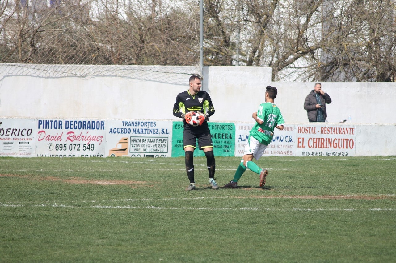Imágenes del encuentro correspondiente a la vigesimoséptima jornada de liga de Tercera División disputado en el Municipal de San Roque, que acabó 3-2 (03-03-2019)