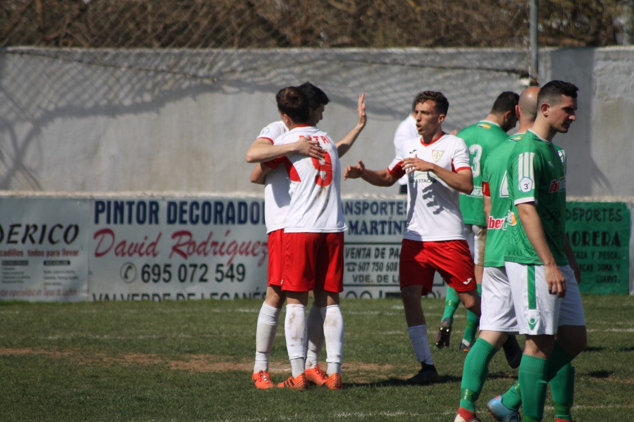Imágenes del encuentro correspondiente a la vigesimoséptima jornada de liga de Tercera División disputado en el Municipal de San Roque, que acabó 3-2 (03-03-2019)