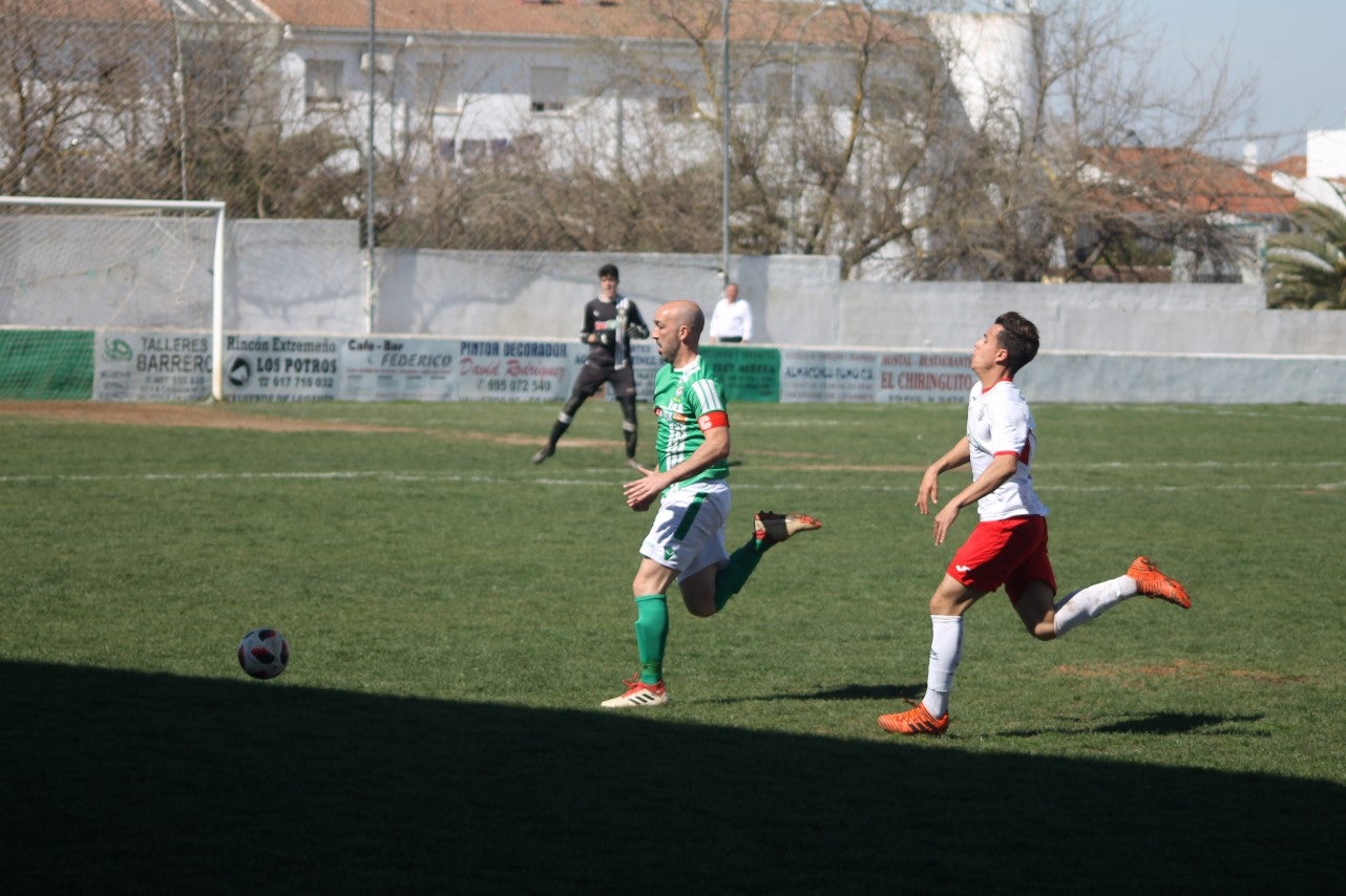 Imágenes del encuentro correspondiente a la vigesimoséptima jornada de liga de Tercera División disputado en el Municipal de San Roque, que acabó 3-2 (03-03-2019)