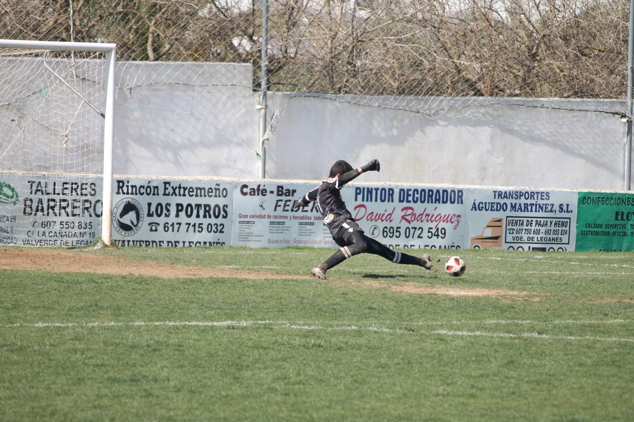 Imágenes del encuentro correspondiente a la vigesimoséptima jornada de liga de Tercera División disputado en el Municipal de San Roque, que acabó 3-2 (03-03-2019)