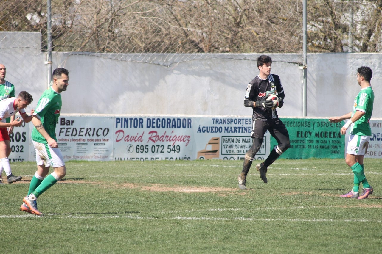 Imágenes del encuentro correspondiente a la vigesimoséptima jornada de liga de Tercera División disputado en el Municipal de San Roque, que acabó 3-2 (03-03-2019)