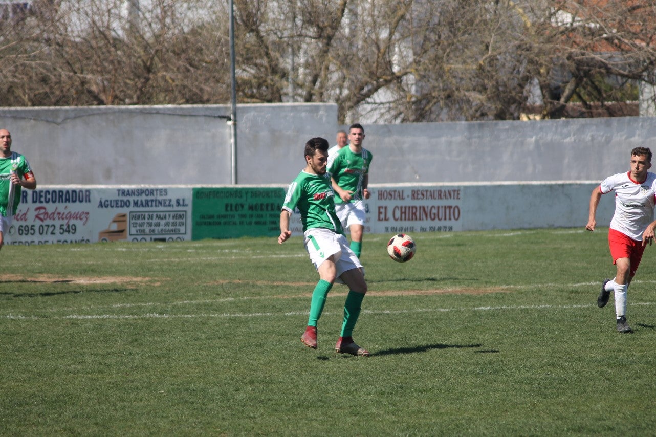 Imágenes del encuentro correspondiente a la vigesimoséptima jornada de liga de Tercera División disputado en el Municipal de San Roque, que acabó 3-2 (03-03-2019)
