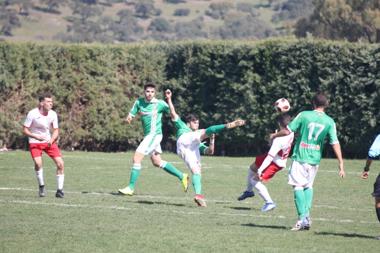 Imágenes del encuentro correspondiente a la vigesimoséptima jornada de liga de Tercera División disputado en el Municipal de San Roque, que acabó 3-2 (03-03-2019)