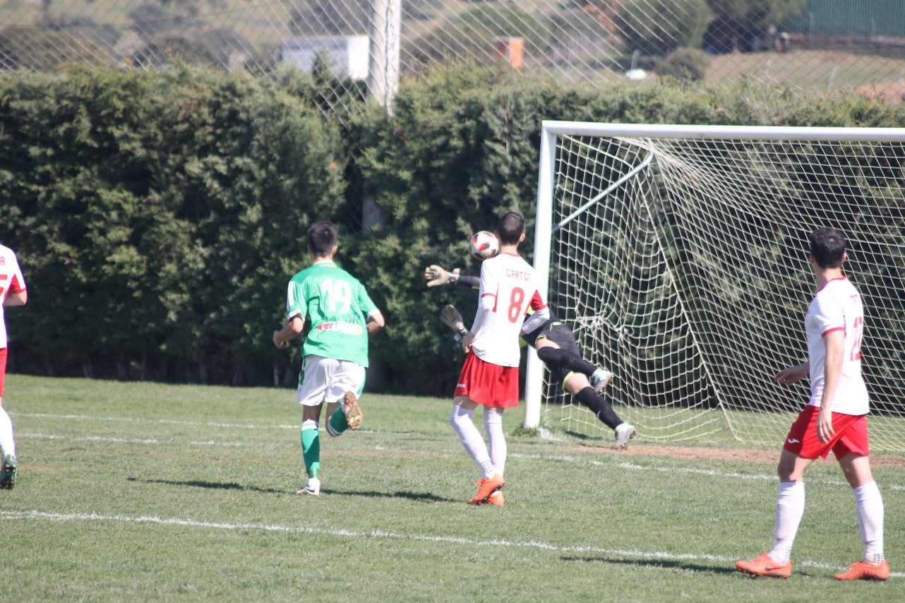 Imágenes del encuentro correspondiente a la vigesimoséptima jornada de liga de Tercera División disputado en el Municipal de San Roque, que acabó 3-2 (03-03-2019)