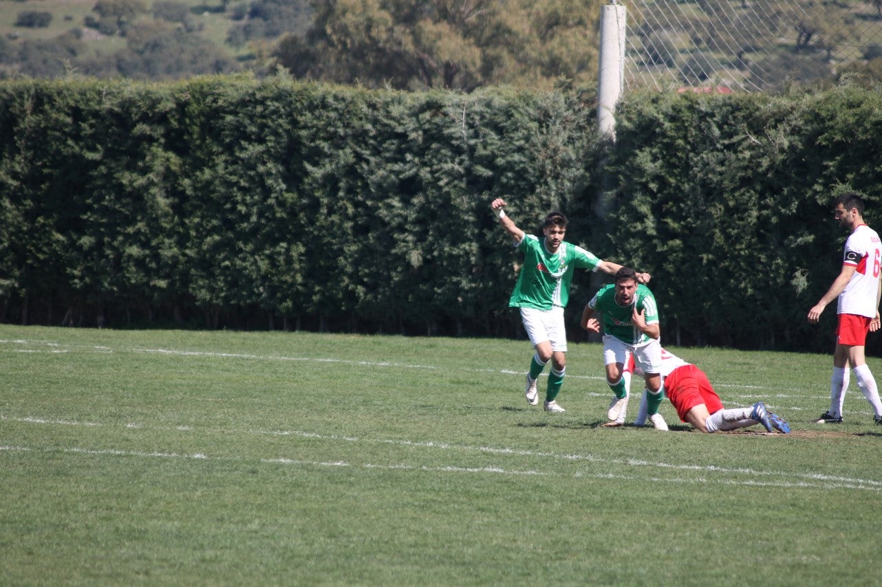 Imágenes del encuentro correspondiente a la vigesimoséptima jornada de liga de Tercera División disputado en el Municipal de San Roque, que acabó 3-2 (03-03-2019)