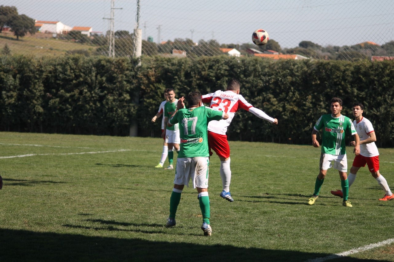Imágenes del encuentro correspondiente a la vigesimoséptima jornada de liga de Tercera División disputado en el Municipal de San Roque, que acabó 3-2 (03-03-2019)