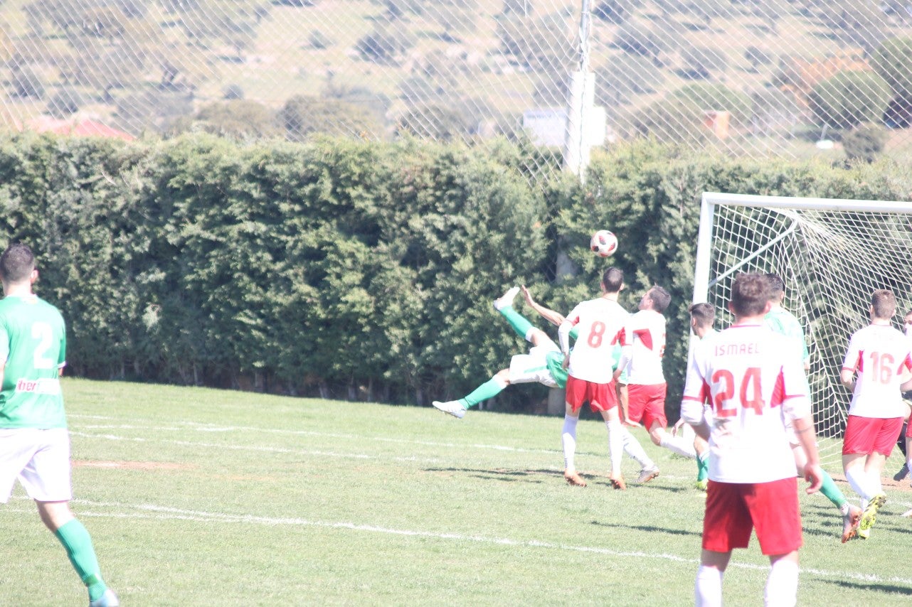 Imágenes del encuentro correspondiente a la vigesimoséptima jornada de liga de Tercera División disputado en el Municipal de San Roque, que acabó 3-2 (03-03-2019)