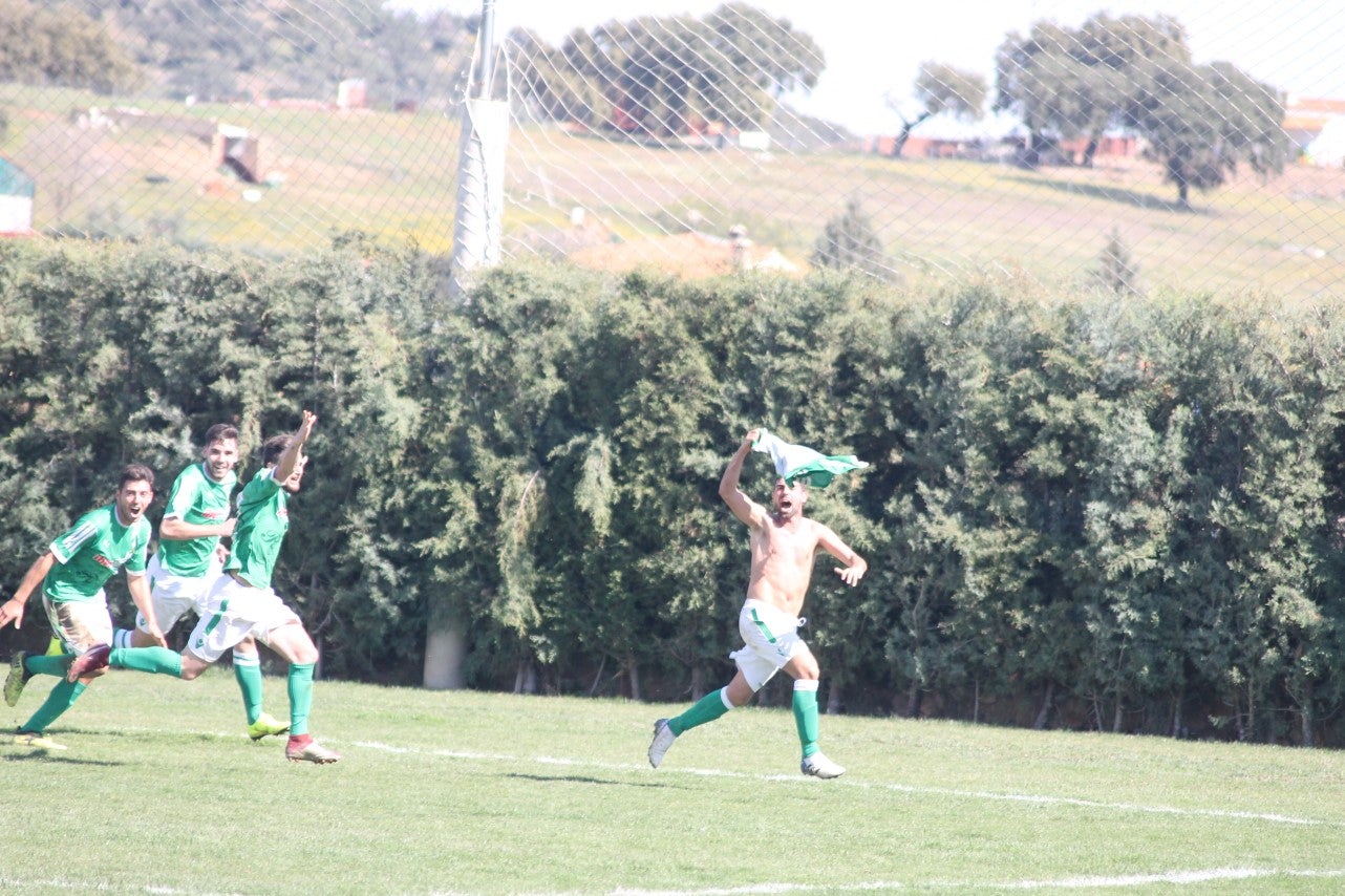 Imágenes del encuentro correspondiente a la vigesimoséptima jornada de liga de Tercera División disputado en el Municipal de San Roque, que acabó 3-2 (03-03-2019)