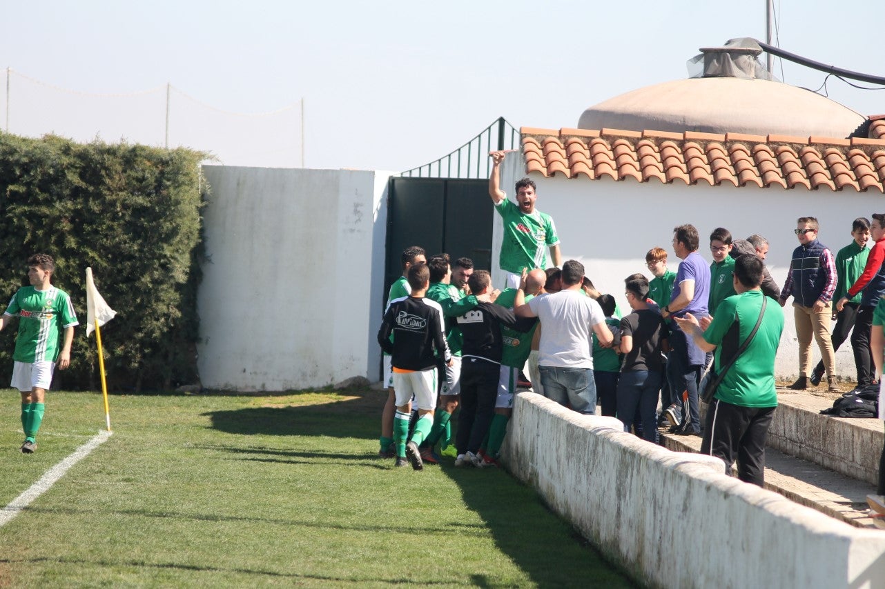 Imágenes del encuentro correspondiente a la vigesimoséptima jornada de liga de Tercera División disputado en el Municipal de San Roque, que acabó 3-2 (03-03-2019)