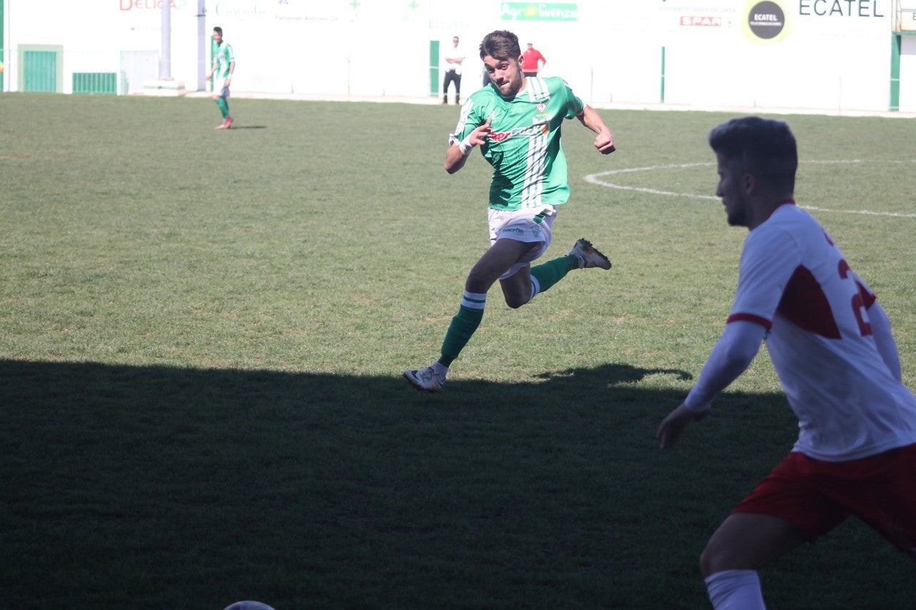 Imágenes del encuentro correspondiente a la vigesimoséptima jornada de liga de Tercera División disputado en el Municipal de San Roque, que acabó 3-2 (03-03-2019)