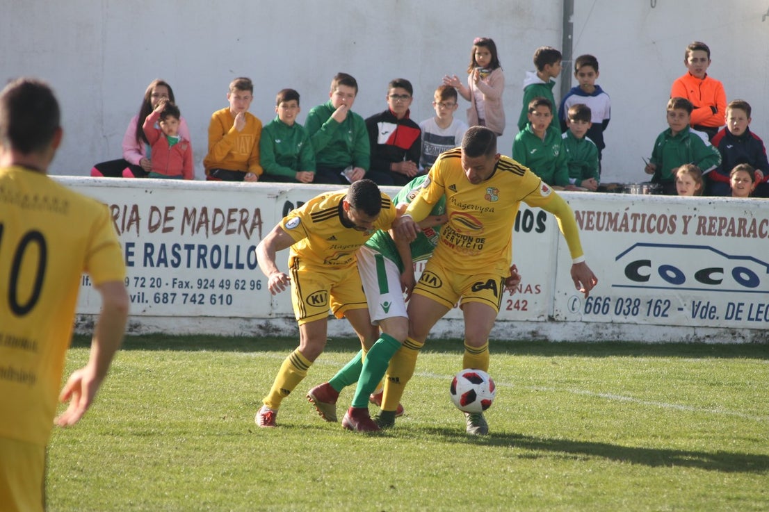 Imágenes del encuentro de la vigesimonovena jornada de liga de Tercera División disputado en el Municipal de San Roque y que finalizó con empate a cero (17-03-2019I