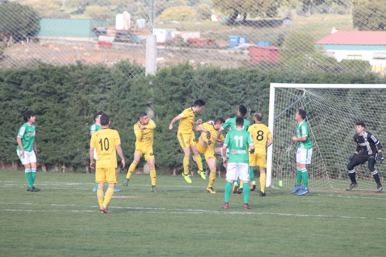 Imágenes del encuentro de la vigesimonovena jornada de liga de Tercera División disputado en el Municipal de San Roque y que finalizó con empate a cero (17-03-2019I