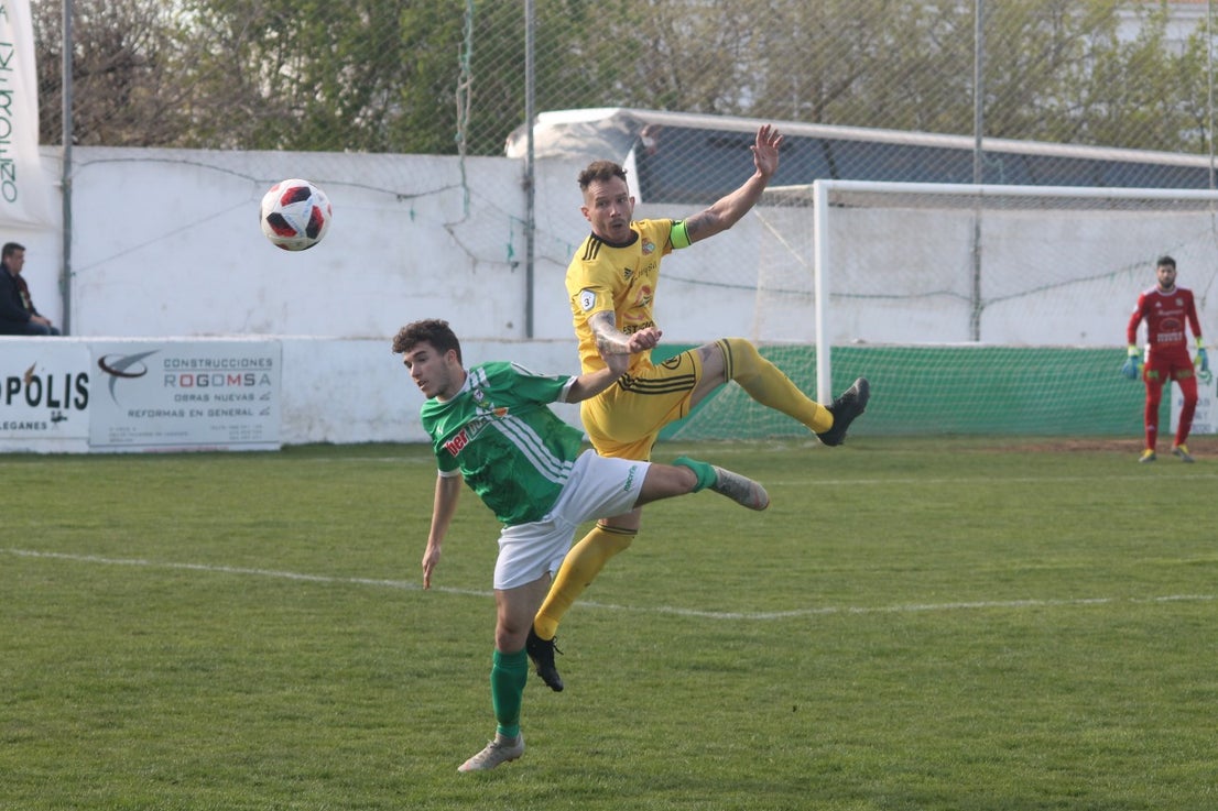 Imágenes del encuentro de la vigesimonovena jornada de liga de Tercera División disputado en el Municipal de San Roque y que finalizó con empate a cero (17-03-2019I