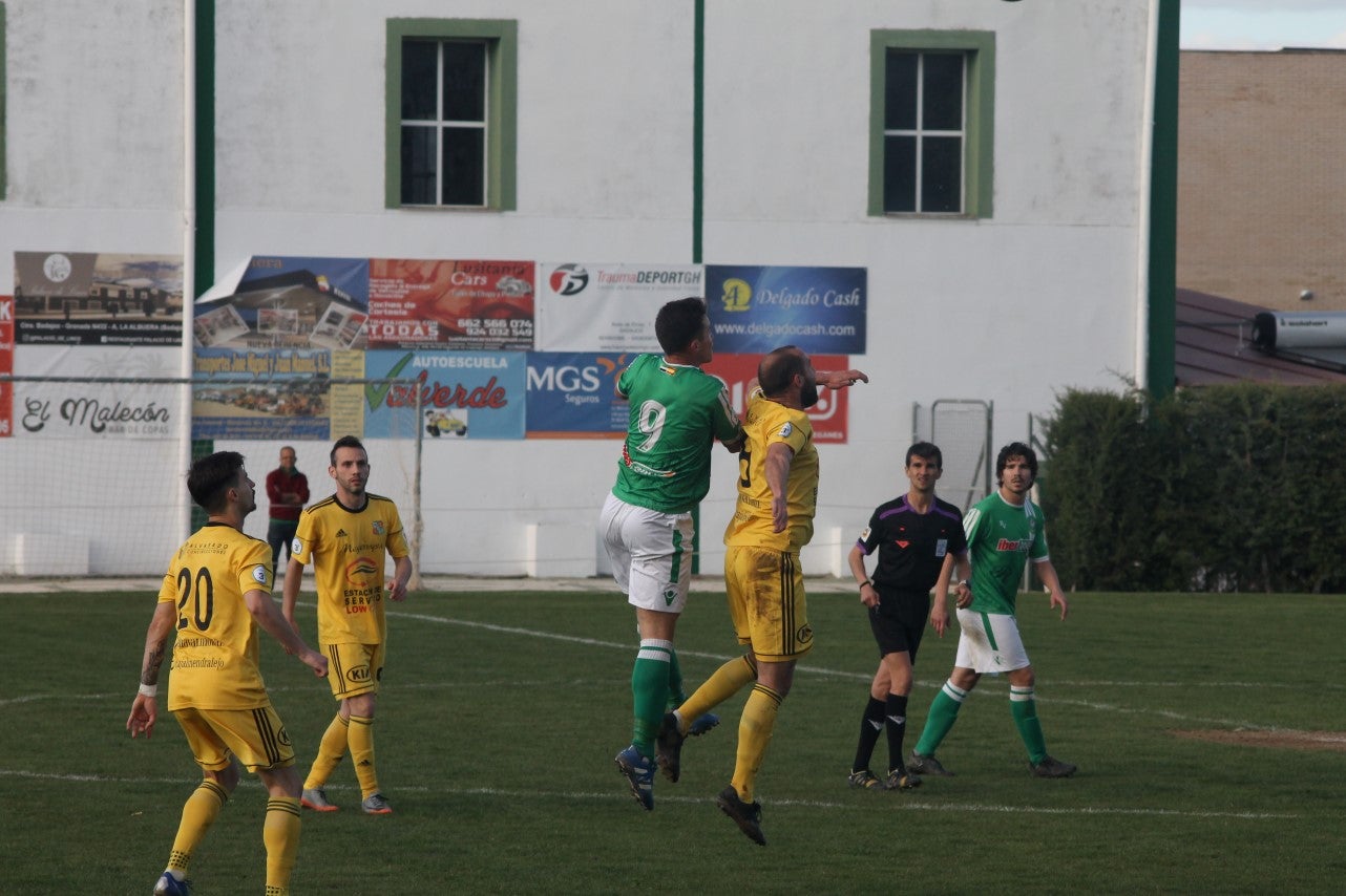 Imágenes del encuentro de la vigesimonovena jornada de liga de Tercera División disputado en el Municipal de San Roque y que finalizó con empate a cero (17-03-2019I