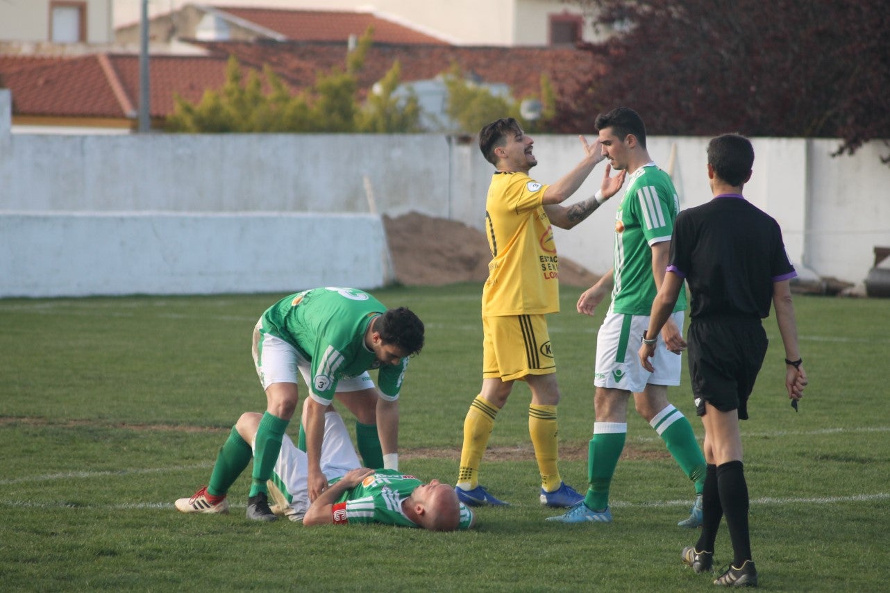 Imágenes del encuentro de la vigesimonovena jornada de liga de Tercera División disputado en el Municipal de San Roque y que finalizó con empate a cero (17-03-2019I
